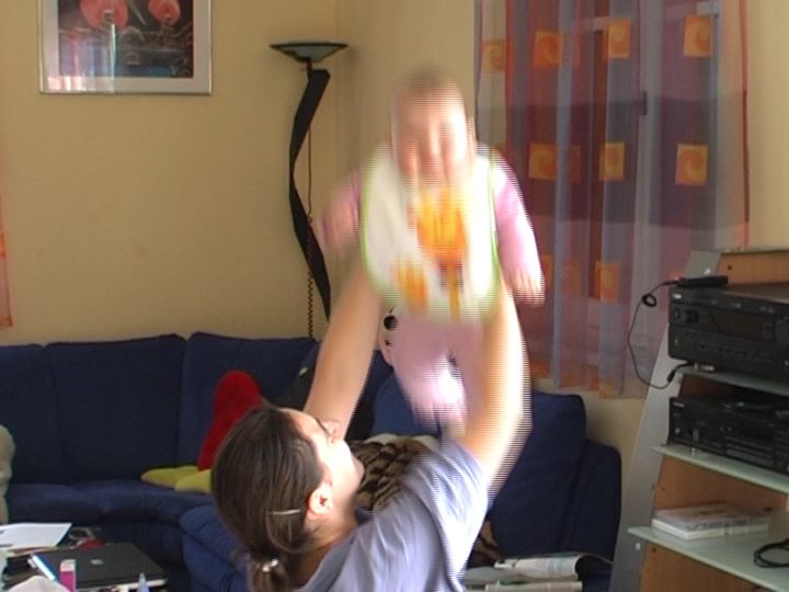 schupfen-spielen-am-teppich-09-04-2007.mpeg