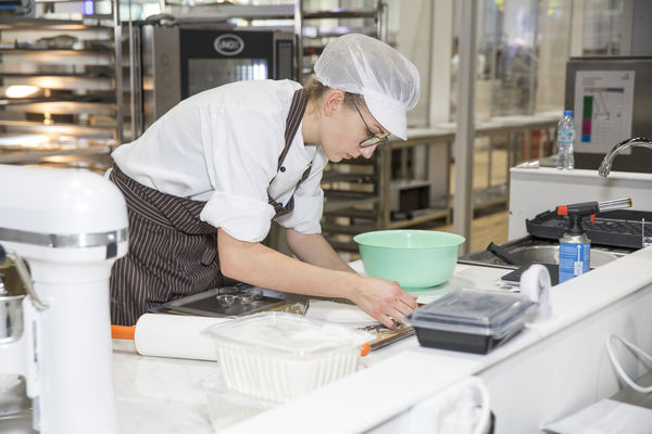 Schlüsselwörter: Abu Dhabi WorldSkills WSC WSC2017 Competitor P&acirc;tisserie and Confectionery Skill32 Austria